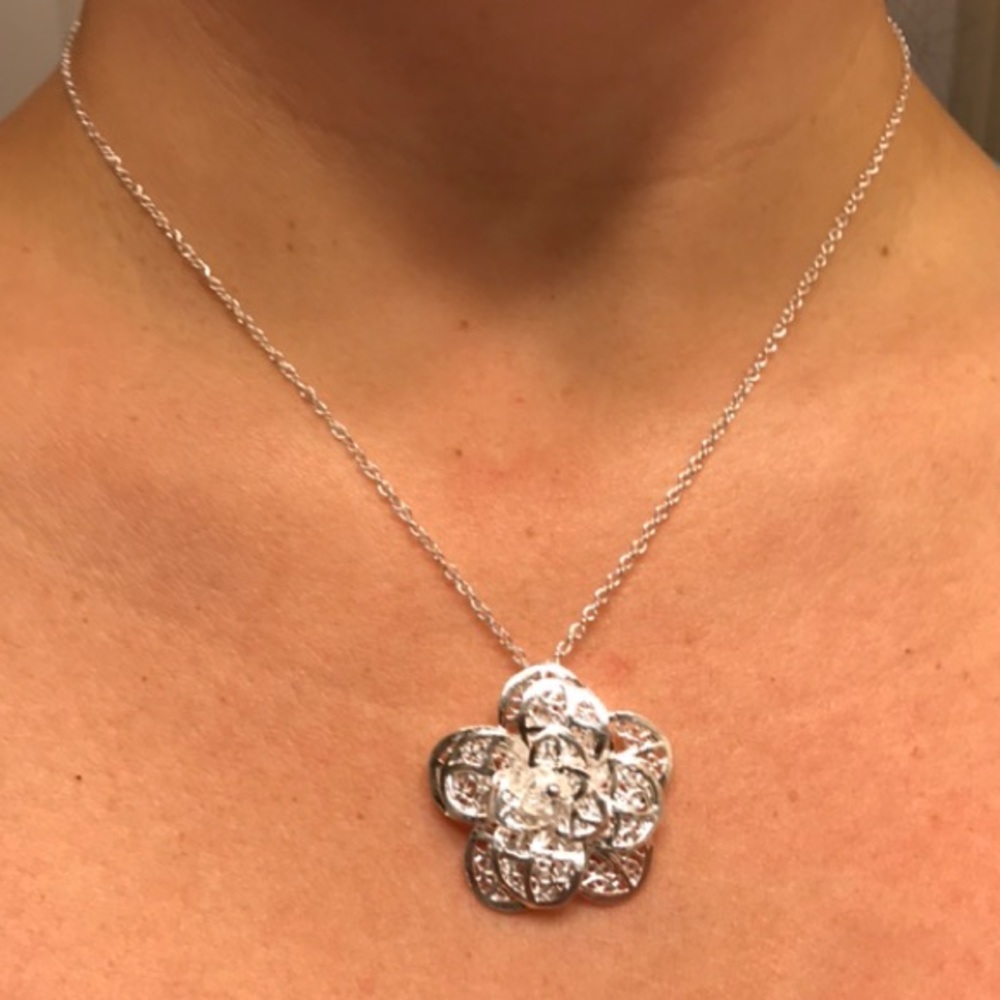 NEW!💙💎GORGEOUS 🌹ROSE🌹 NECKLACE!💎💙SILVER TONE - Picture 3 of 8